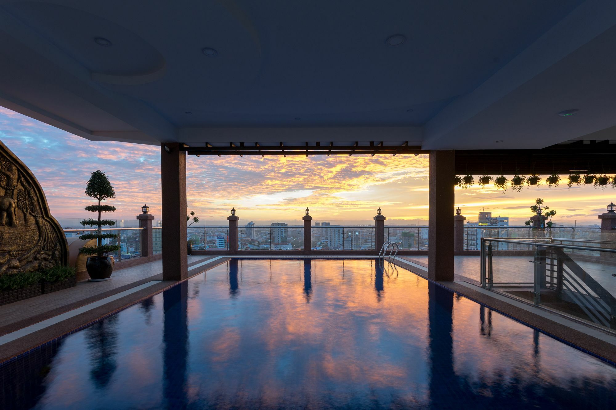 Queen Mansion Phnom Penh Exterior photo